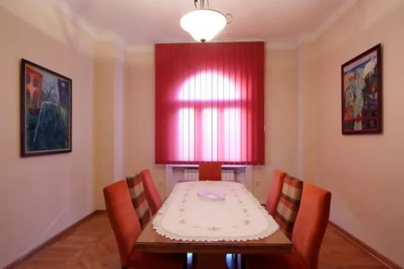 Izdavanje, stan, 160m², Stari Grad, Beograd