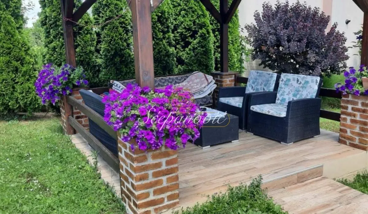 Prodaja, kuća, 191m², Petrovaradin, Novi Sad