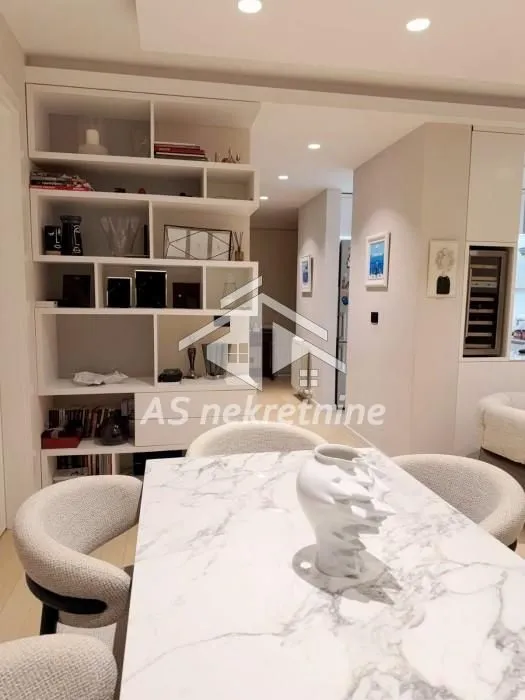 Izdavanje, četvorosoban stan, 103m², Stari Grad, Beograd