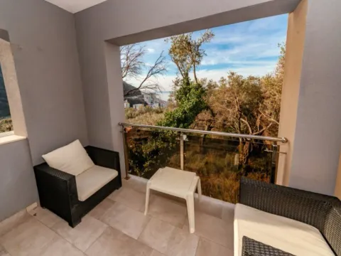 Prodaja, dvosoban stan, 65m², Rafailovići, Budva