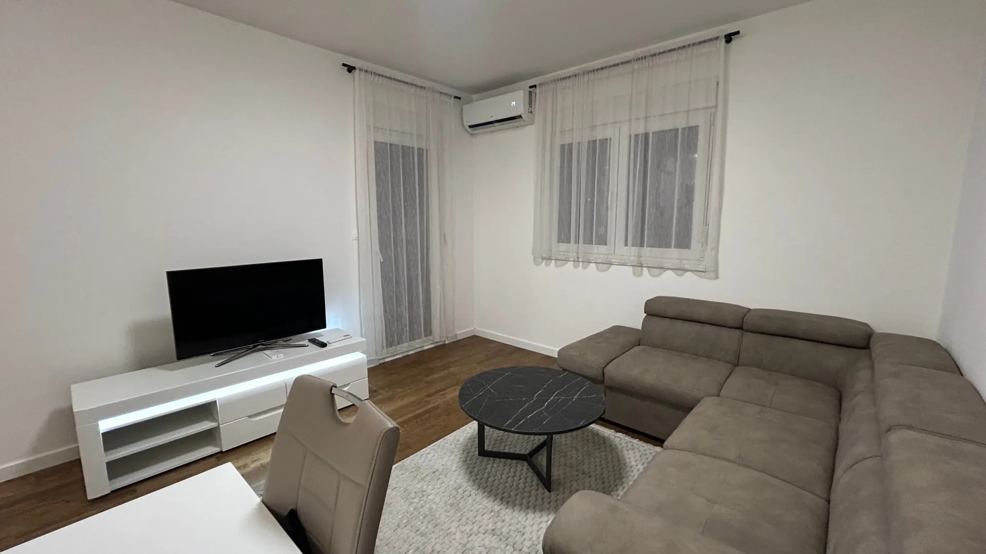 Izdavanje, jednosoban stan, 47m², Stari Aerodrom, Podgorica