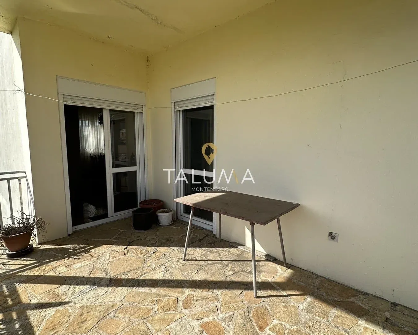 Sale, house, 318m², Zlatica, Podgorica