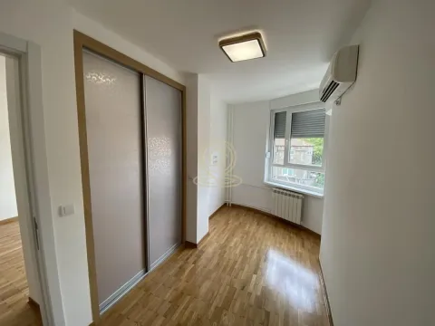 Izdavanje, trosoban stan, 58m², Bulbulder, Zvezdara Sve Podlokacije - image 15