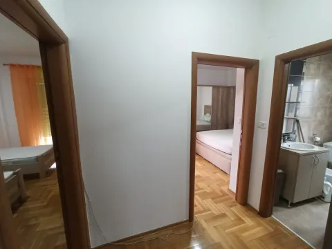 Izdavanje, dvosoban stan, 70m², Zabjelo, Podgorica - image 13