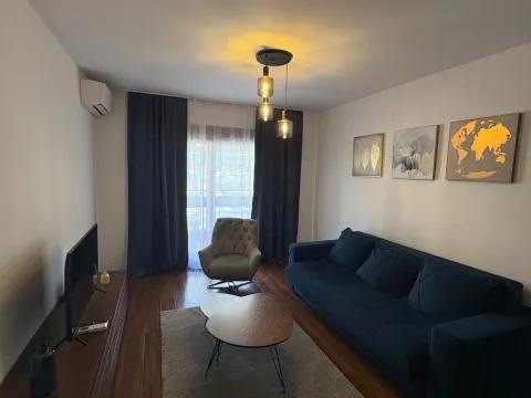 Izdavanje, jednosoban stan, 50m², City Kvart, Podgorica - image 1