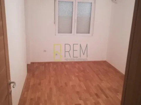 Rent, two bedroom apartment, 70m², Stari Aerodrom, Podgorica - image 10