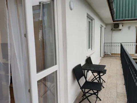 Izdavanje, dvosoban stan, 60m², Centar, Novi Sad - image 9