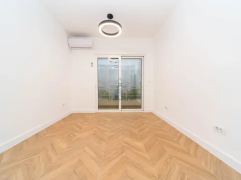 Izdavanje, poslovni prostor, 62m², Centar, Podgorica - image 6