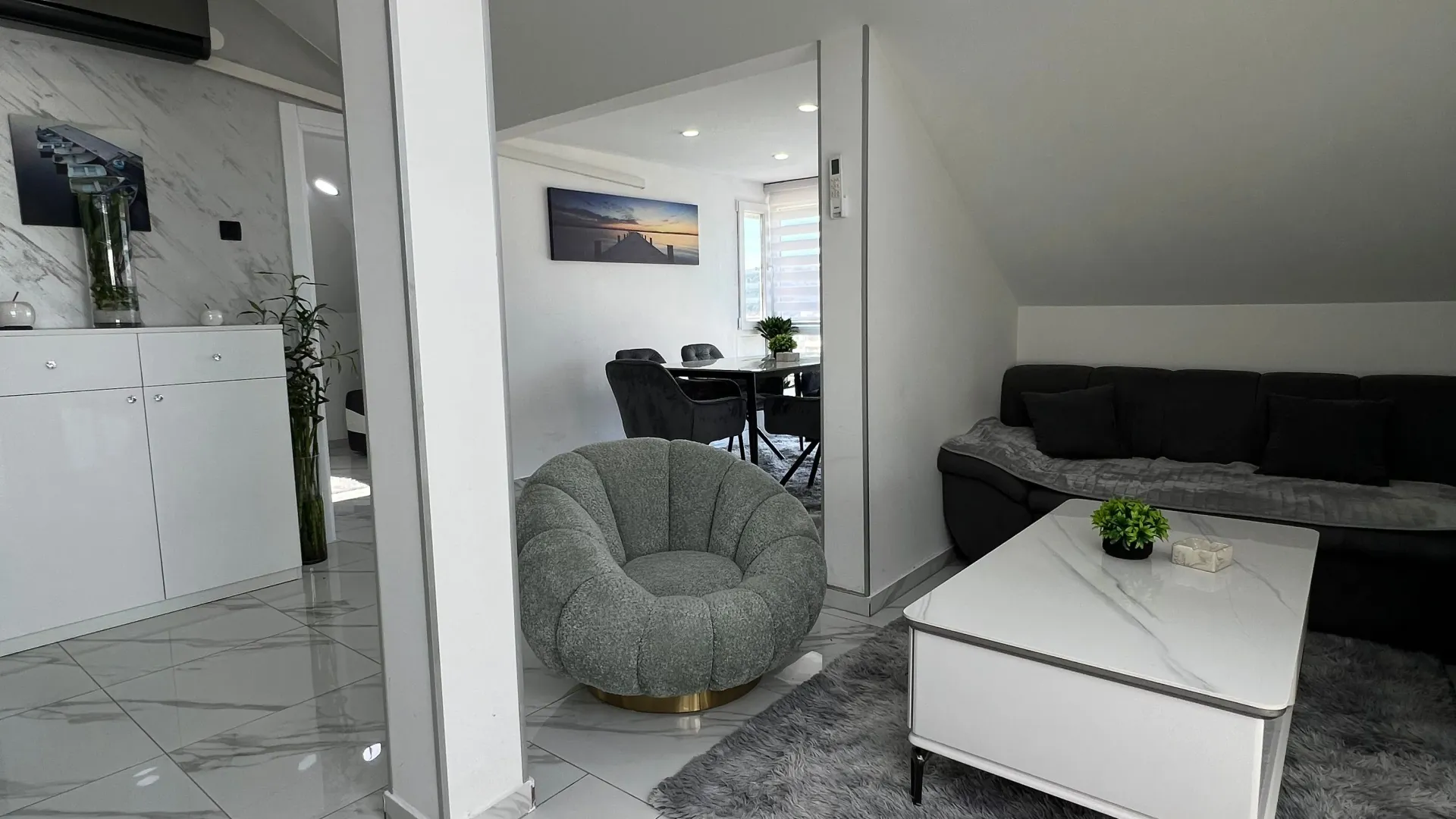 Izdavanje, dvosoban stan, 72m², Popovići, Bar