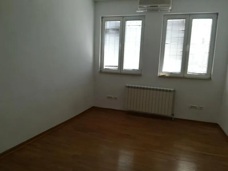 Izdavanje, poslovni prostor, 130m², Stari Grad, Beograd