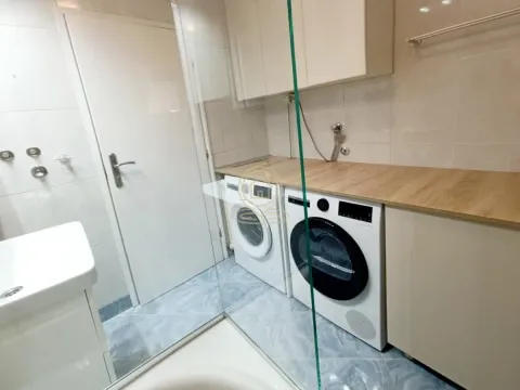 Rent, four bedroom apartment, 100m², Senjak, Beograd - image 9