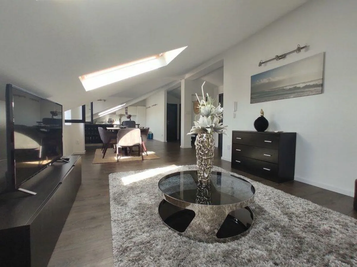 Prodaja, dvosoban stan, 82m², Dobrota, Kotor