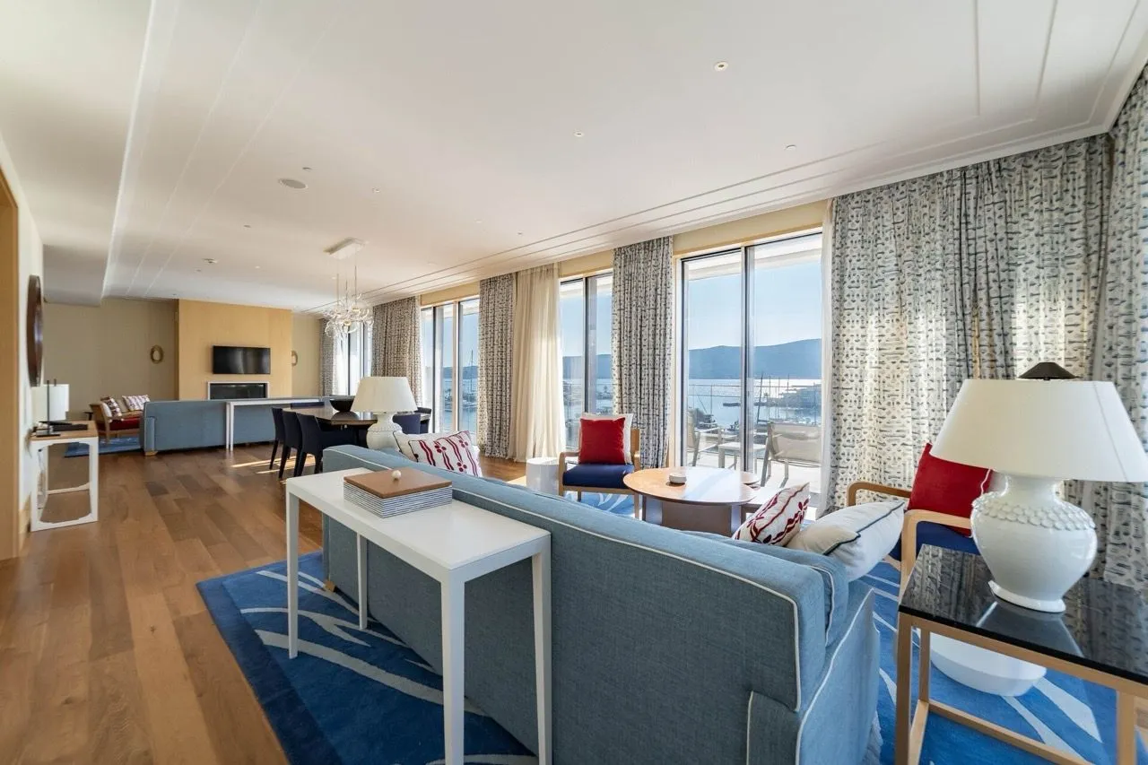 Prodaja, četvorosoban stan, 498m², Tivat, Crna Gora