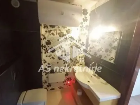 Izdavanje, četvorosoban stan, 120m², Senjak, Beograd - image 20