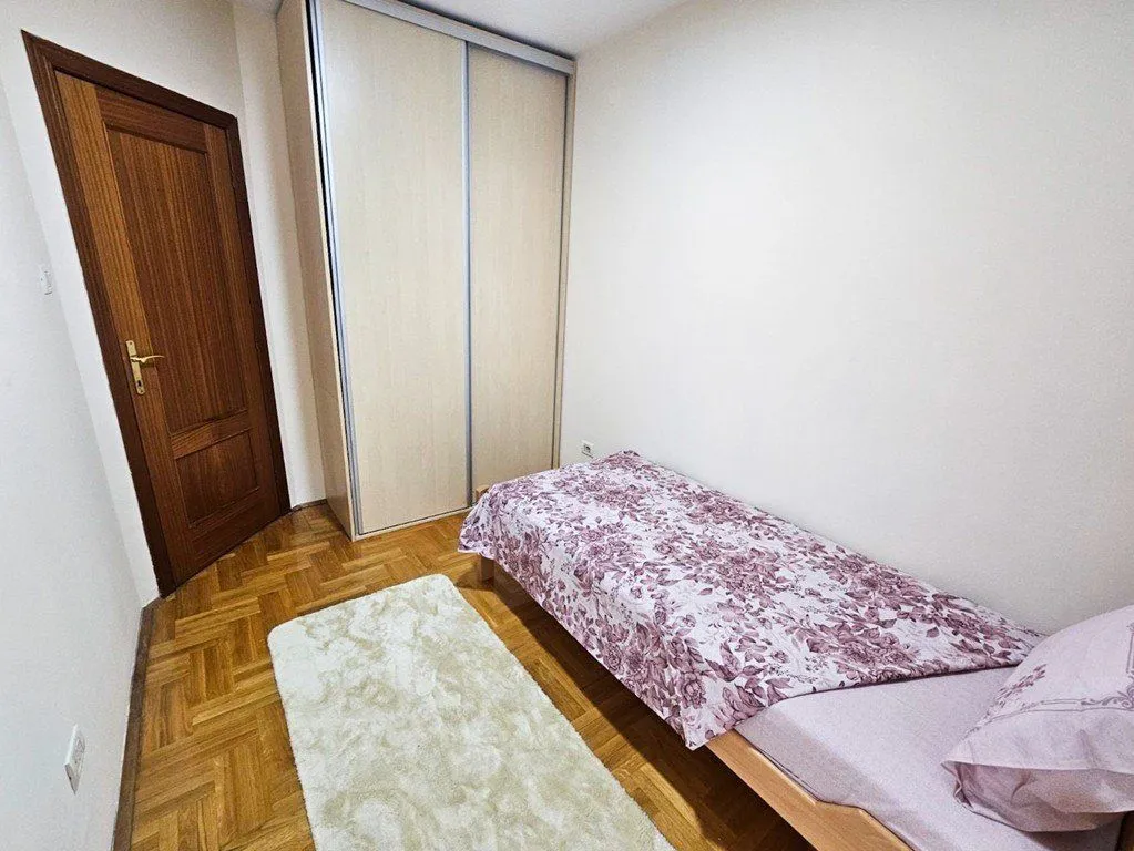 Izdavanje, jednosoban stan, 40m², Podgorica, Crna Gora