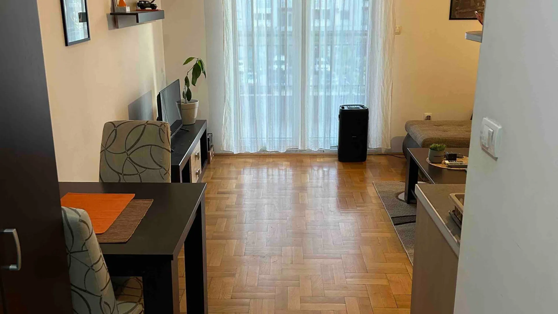 Rent, studio apartment, 30m², Stari Aerodrom, Podgorica