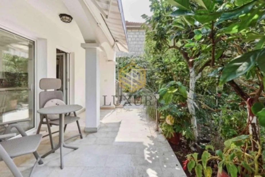 Izdavanje, jednosoban stan, 55m², Pod Kuk, Tivat