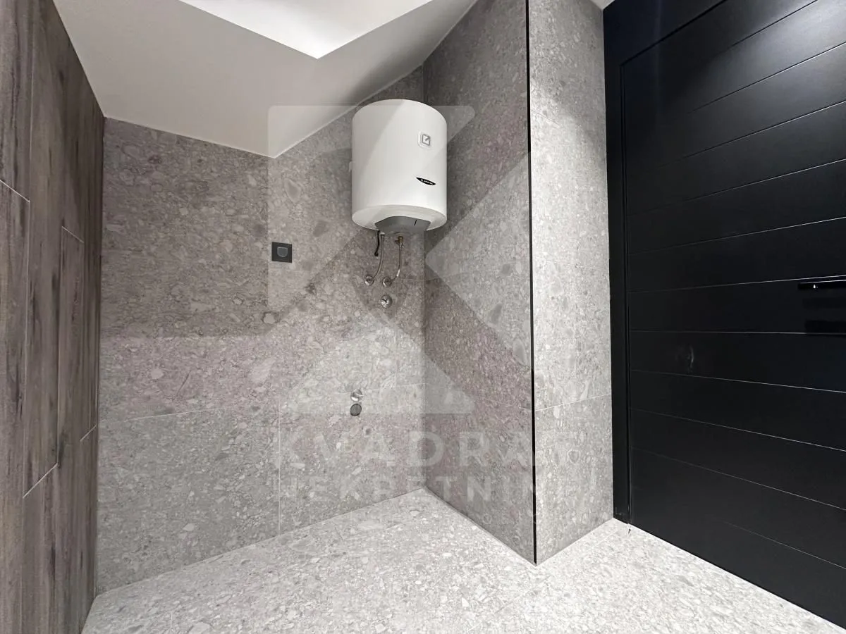 Prodaja, četvorosoban stan, 107m², Centar, Kolašin