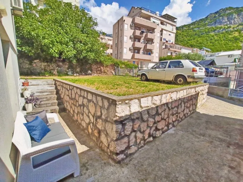 Izdavanje, garsonjera, 25m², Lazi, Budva