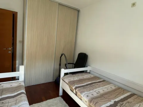 Izdavanje, trosoban stan, 40m², Stari Aerodrom, Podgorica - image 12