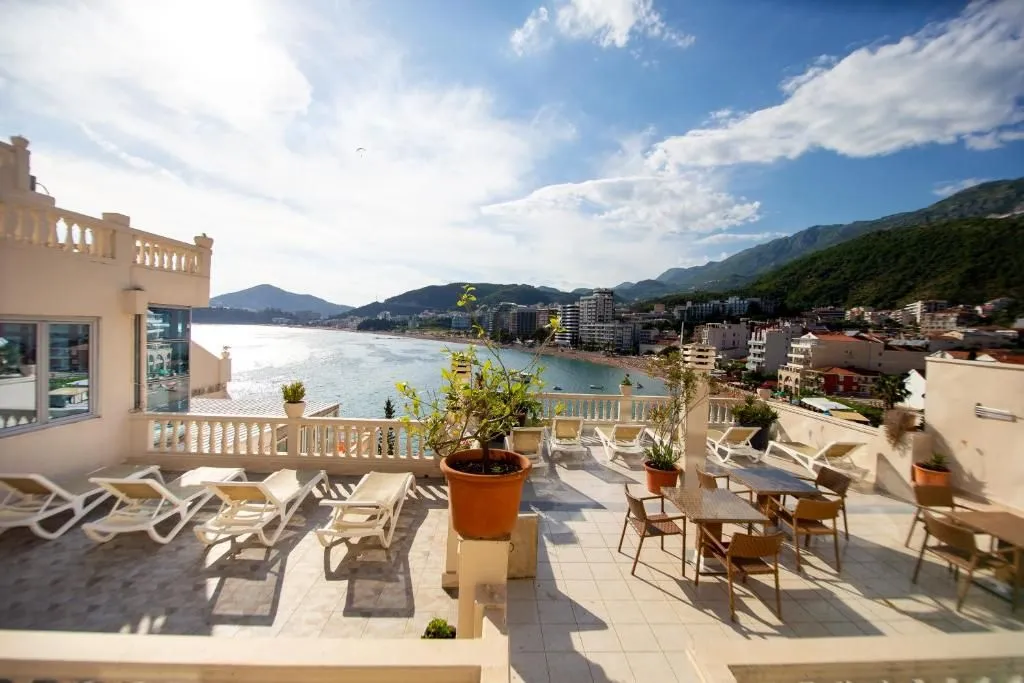 Rent, hospitality venue, 1500m², Bečići, Budva