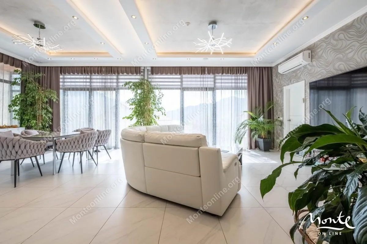 Prodaja, kuća, 428m², Orahovac, Kotor