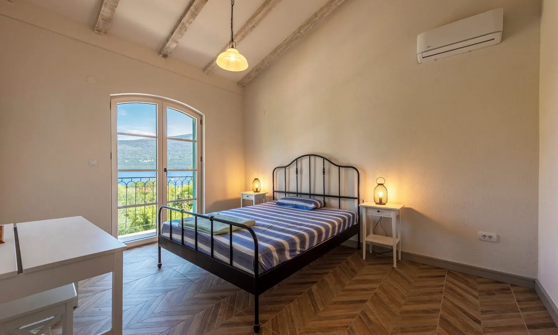 Sale, house, 198m², Bratešići, Kotor