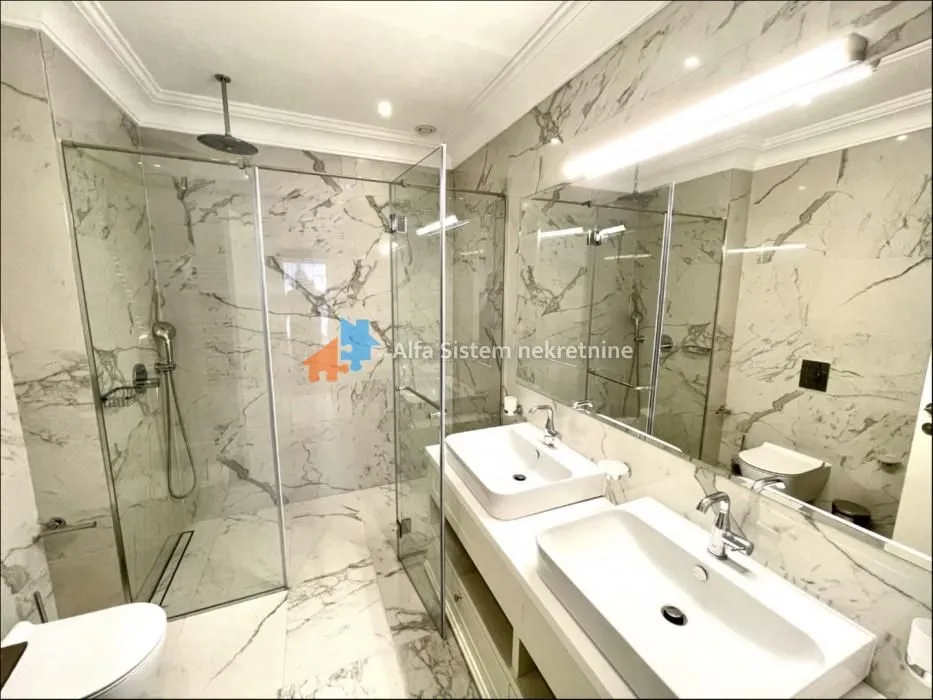 Izdavanje, četvorosoban stan, 123m², Novi Beograd Blok 65, Novi Beograd Sve Podlokacije