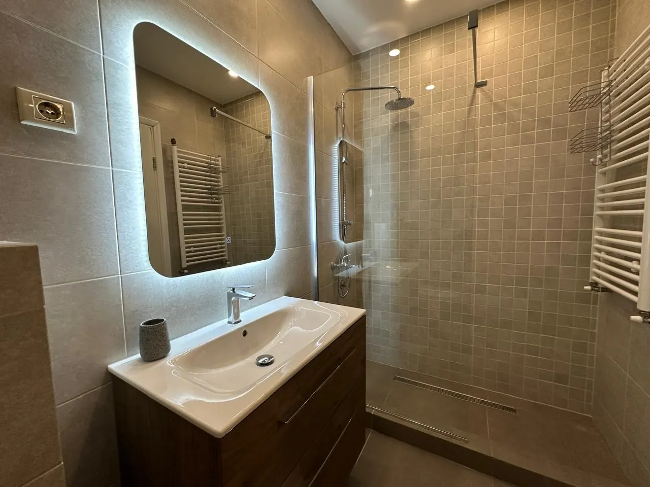 Izdavanje, dvosoban stan, 75m², Preko Morače, Podgorica