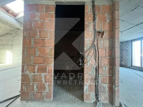 Izdavanje, poslovni prostor, 864m², Centar, Podgorica - image 9