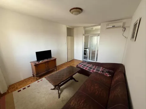 Izdavanje, dvosoban stan, 60m², Preko Morače, Podgorica - image 2