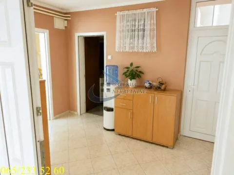 Prodaja, kuća, 190m², Centar, Inđija - image 18