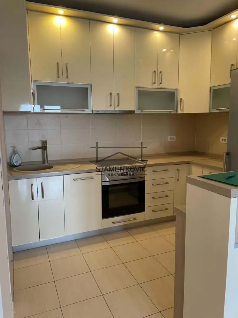Prodaja, četvorosoban stan, 90m², Adamovićevo Naselje, Novi Sad Sve Podlokacije
