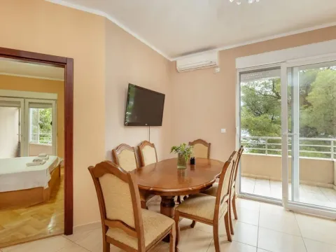 Izdavanje, trosoban stan, 80m², Kumbor, Herceg Novi - image 4
