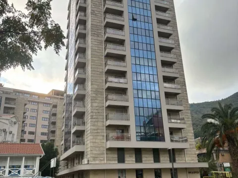 Izdavanje, jednosoban stan, 47m², Centar, Budva - image 10