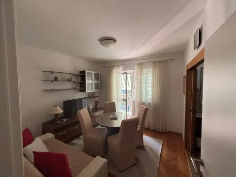 Izdavanje, jednosoban stan, 68m², Centar, Tivat - image 3