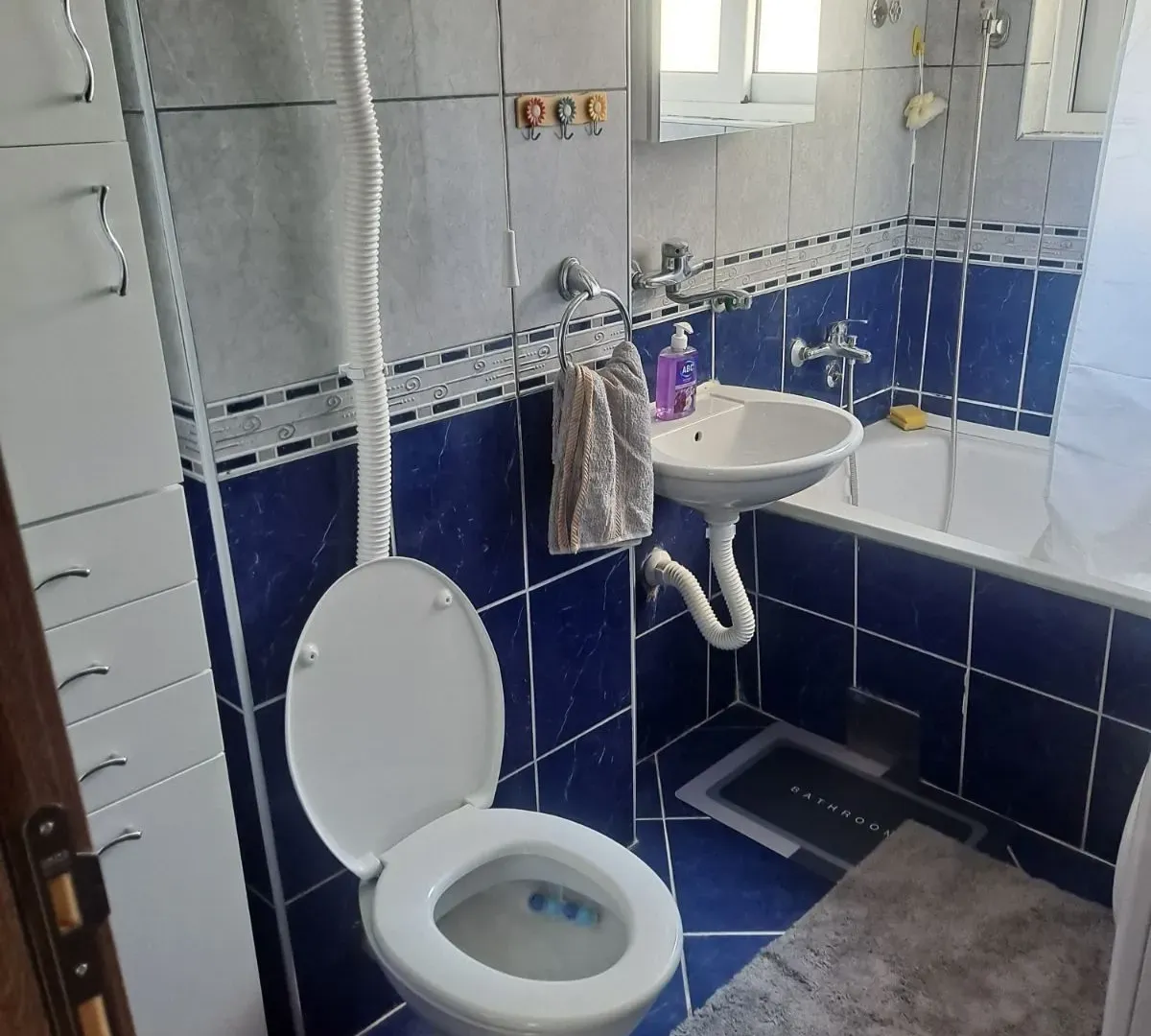 Izdavanje, trosoban stan, 130m², Stari Aerodrom, Podgorica