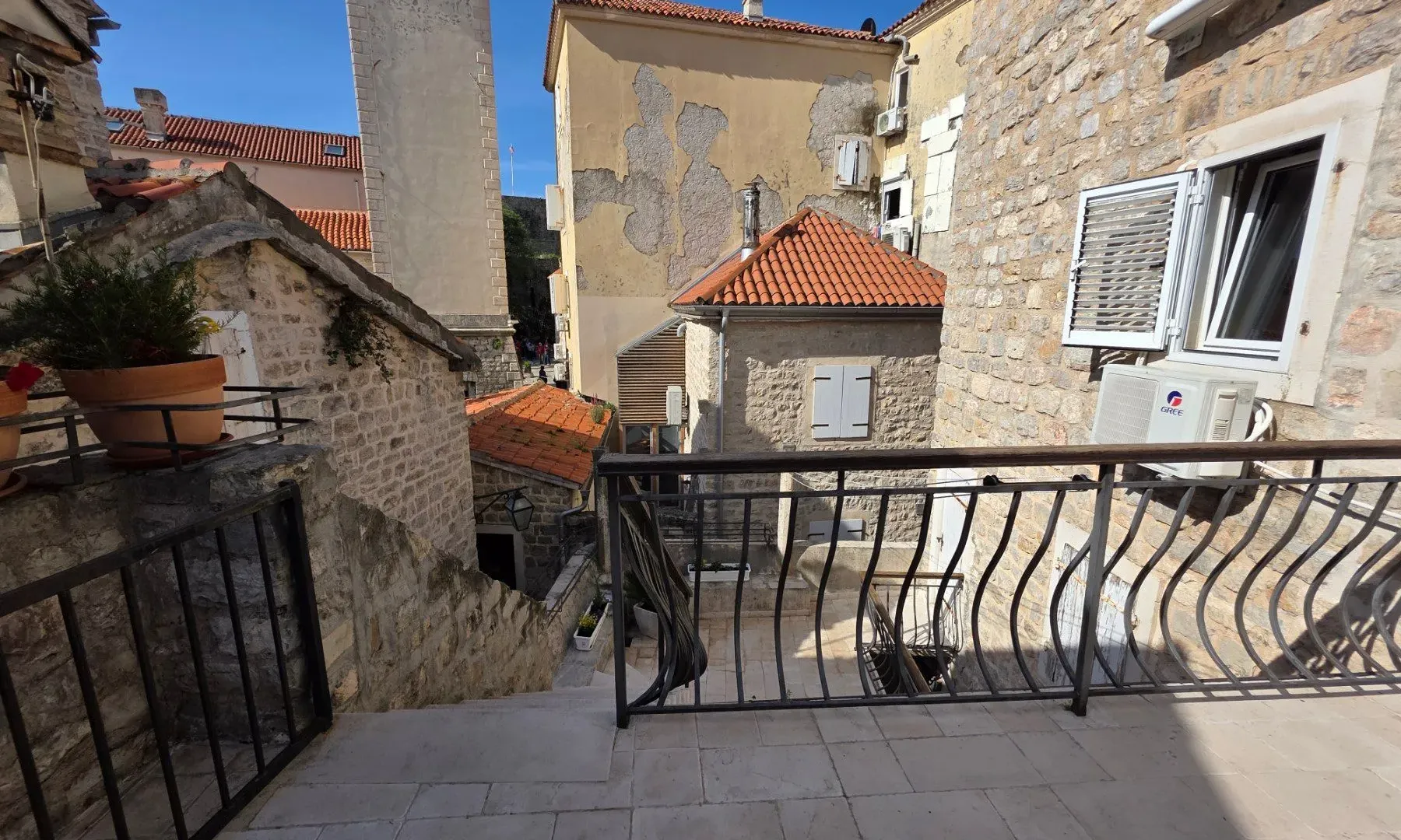 Rent, three bedroom apartment, 120m², Stari Grad, Budva