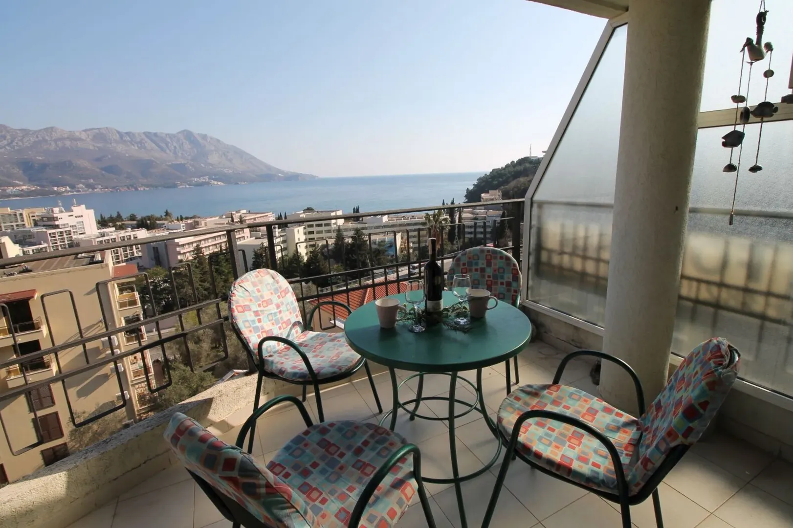 Izdavanje, dvosoban stan, 47m², Bečići, Budva