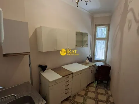 Izdavanje, dvosoban stan, 80m², Cvetni Trg, Vračar Sve Podlokacije - image 7
