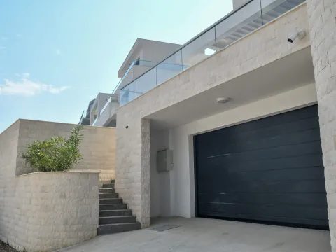 Prodaja, kuća, 184m², Budva, Crna Gora - image 11