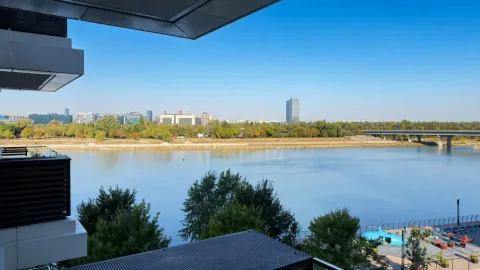 Pogled na reku i grad iz apartmana. - image 4