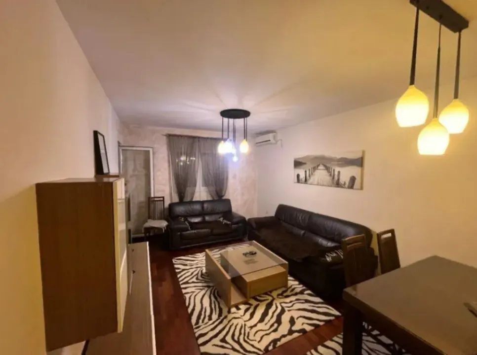 Izdavanje, dvosoban stan, 63m², Stari Aerodrom, Podgorica