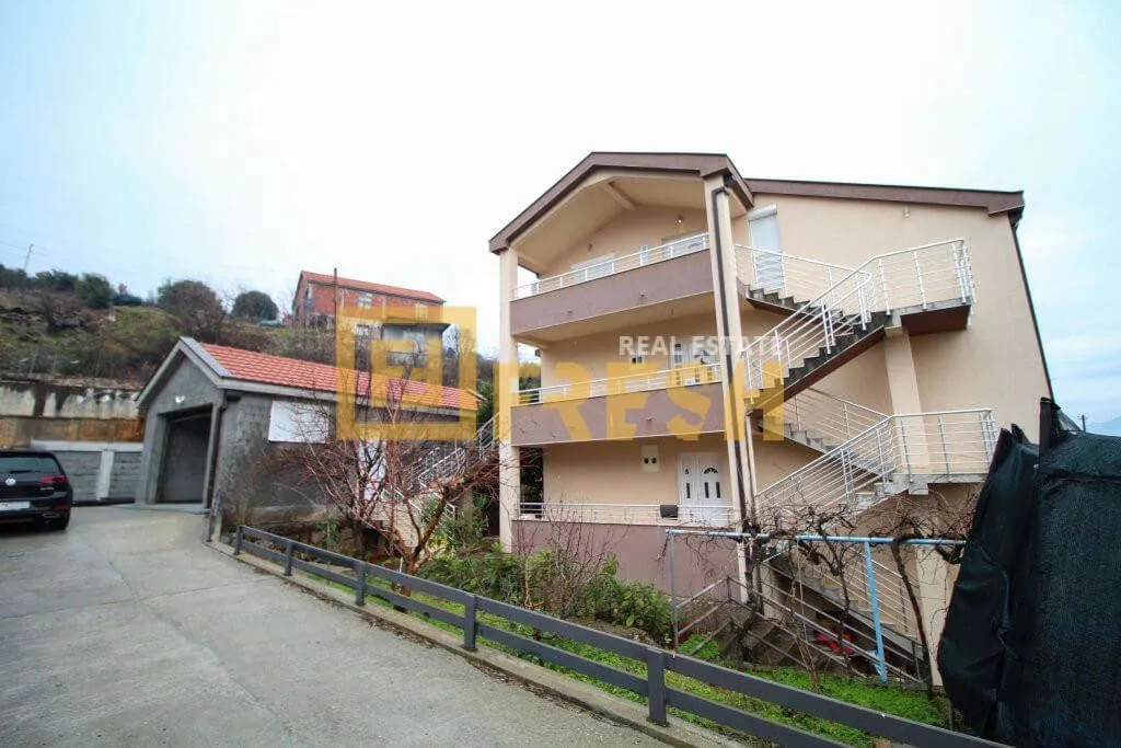 Izdavanje, trosoban stan, 130m², Vranići, Podgorica