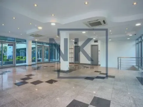 Izdavanje, poslovni prostor, 214m², Drpe Mandića, Podgorica - image 4