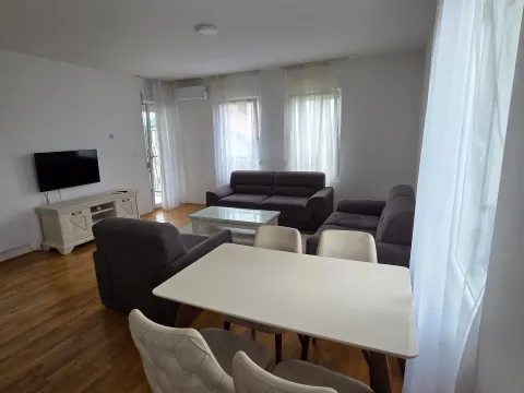 Prodaja, dvosoban stan, 70m², City Kvart, Podgorica - image 2