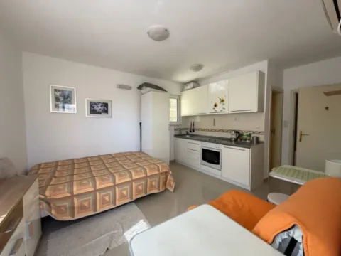 Prodaja, garsonjera, 28m², Bečići, Budva