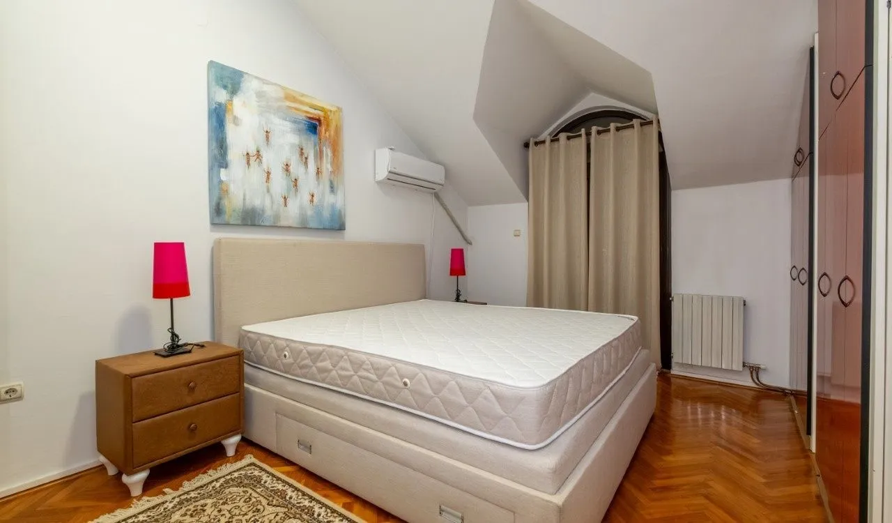 Rent, house, 280m², Gorica C, Podgorica