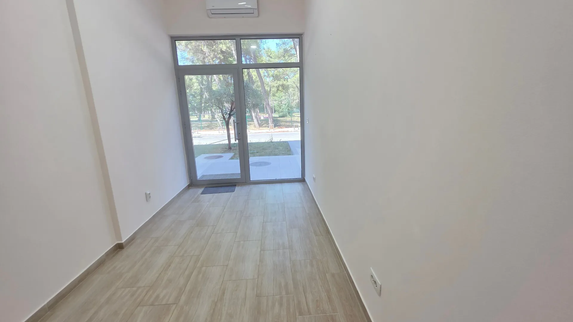 Rent, office space, 55m², Tološka šuma, Podgorica
