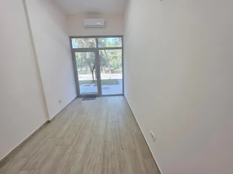 Izdavanje, poslovni prostor, 55m², Tološka šuma, Podgorica - image 12